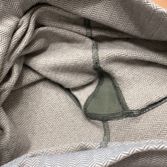 Lululemon grey pattern crop pants size 8 - Picture 10 of 12